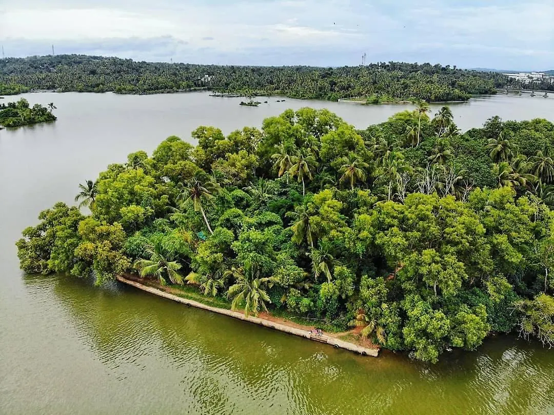 Mavila Beach Resort, Kerala'S Heritage Temple Villa 瓦尔卡拉